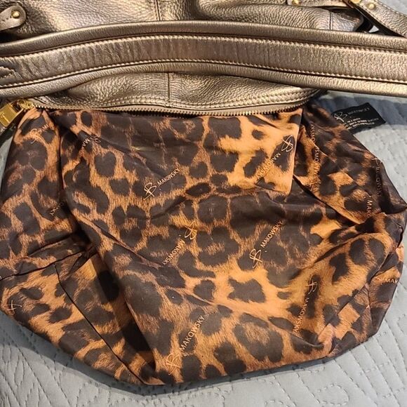 B mawkoski metallic  - Picture 7 of 11